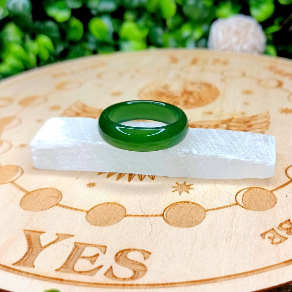 ● Green Carnelian Agate Ring - Size 7